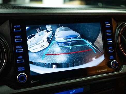 Used 2022 Toyota Tacoma TRD Off-Road w/ Technology Package image 20