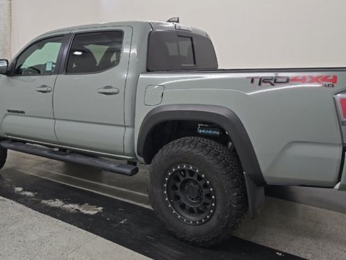 Used 2023 Toyota Tacoma TRD Off-Road w/ TRD Premium Off Road Package AWD/4WD image 7