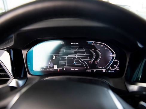 Used 2022 BMW 330e w/ Premium Package RWD image 9