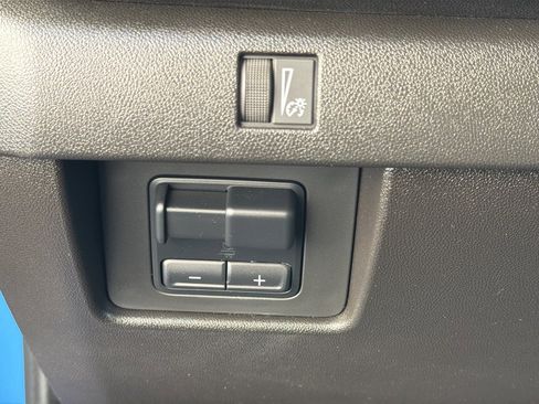 Used 2025 Chevrolet Colorado Trail Boss image 14