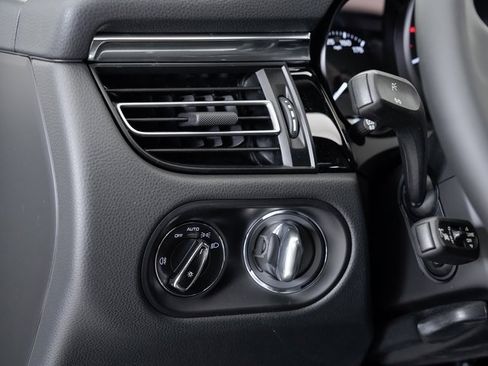 New 2025 Porsche Macan image 10