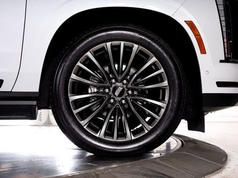 Used 2026 Cadillac Escalade Platinum Sport w/ LPO, Floor Liner Package AWD/4WD image 16