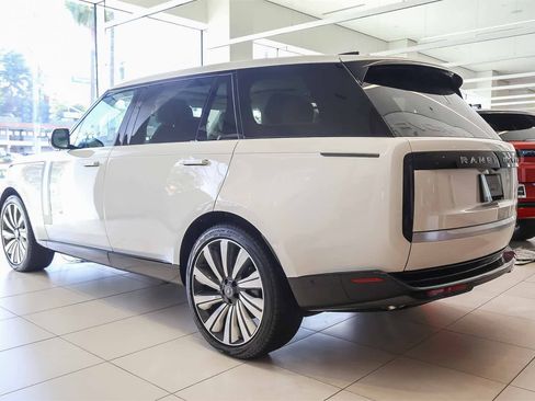 New 2024 Land Rover Range Rover SV image 7