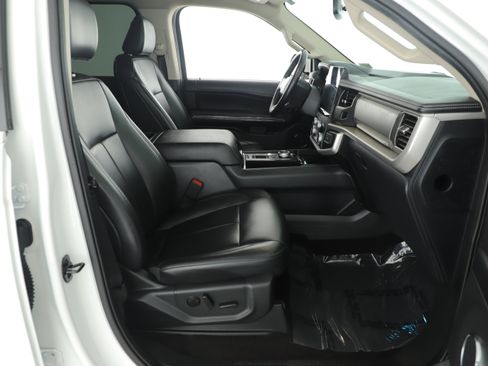 Used 2023 Ford Expedition Max XLT image 5