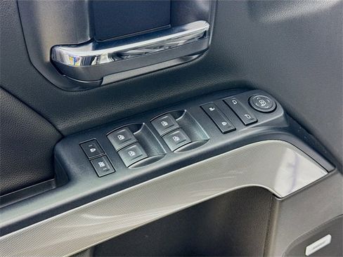 Used 2018 Chevrolet Silverado 1500 LT w/ Redline Edition image 19