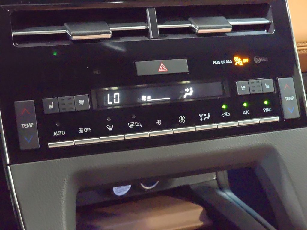 Used 2020 Toyota Avalon Limited w/ Advanced Safety Package FWD image 19