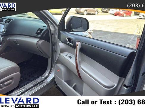 Used 2011 Toyota Highlander Limited w/ Tow Pkg AWD/4WD image 39