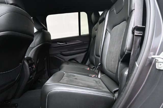 Used 2023 Jeep Grand Cherokee Altitude AWD/4WD image 12