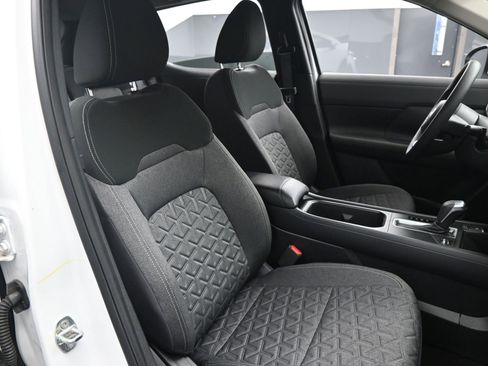 Used 2025 Nissan Kicks SV image 14