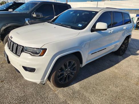 Used 2022 Jeep Grand Cherokee Laredo X RWD image 2