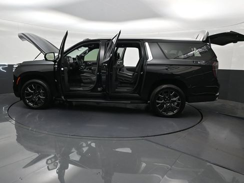 Used 2026 Chevrolet Suburban Premier RWD image 38