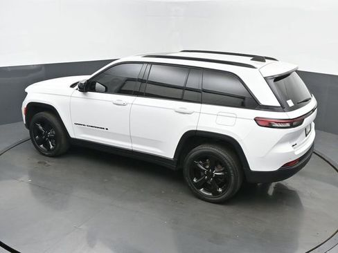 Used 2023 Jeep Grand Cherokee Altitude AWD/4WD image 38