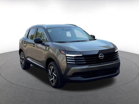 Used 2026 Nissan Kicks SV FWD image 3
