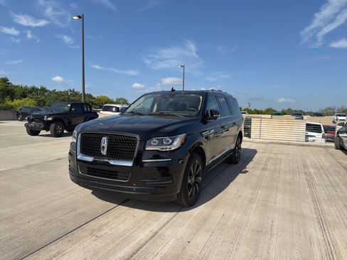 Used 2023 Lincoln Navigator L Reserve image 7