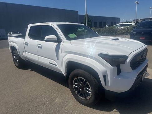 Used 2024 Toyota Tacoma TRD Sport AWD/4WD image 5
