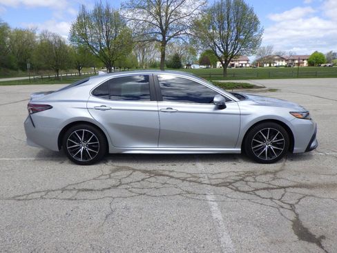 Used 2021 Toyota Camry SE w/ Cold Weather Package AWD/4WD image 6