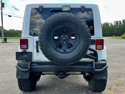 Used 2016 Jeep Wrangler Unlimited Rubicon w/ Dual Top Group AWD/4WD image 6