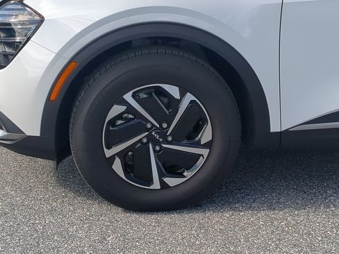 Used 2025 Kia Sportage LX image 19