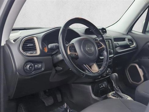 Used 2017 Jeep Renegade Latitude image 9