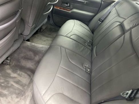 Used 1994 Lincoln Town Car Signature RWD image 11