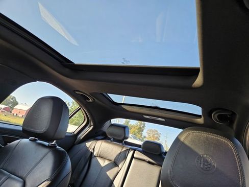 Used 2022 Alfa Romeo Giulia Sprint image 11