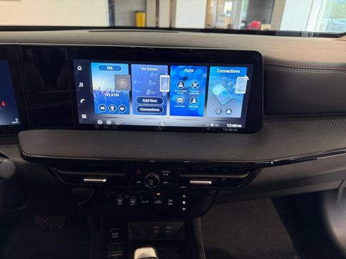 Used 2026 Nissan Kicks SR FWD image 17