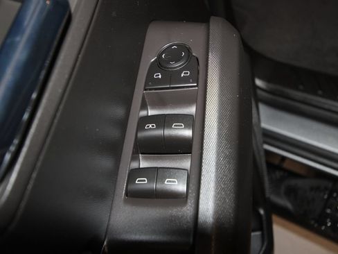 Used 2023 GMC Canyon Elevation w/ Elevation Premium Package RWD image 6