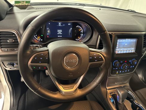 Used 2019 Jeep Grand Cherokee Laredo AWD/4WD image 19