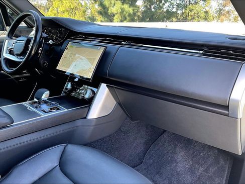 Used 2023 Land Rover Range Rover Long Wheelbase Autobiography image 17