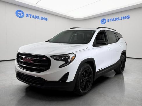 Used 2021 GMC Terrain SLE w/ Driver Convenience Package FWD image 2