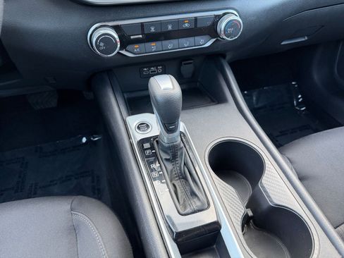 Used 2025 Nissan Altima 2.5 SV FWD image 41