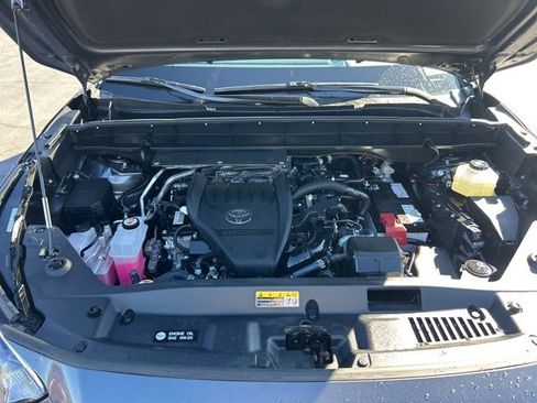 Used 2024 Toyota Highlander Platinum image 12