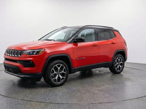 Used 2025 Jeep Compass Limited AWD/4WD image 3