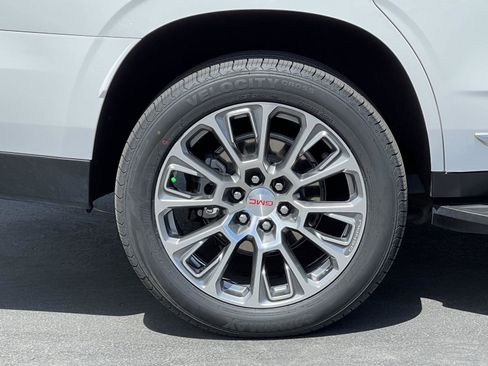 Used 2025 GMC Yukon Denali AWD/4WD image 15