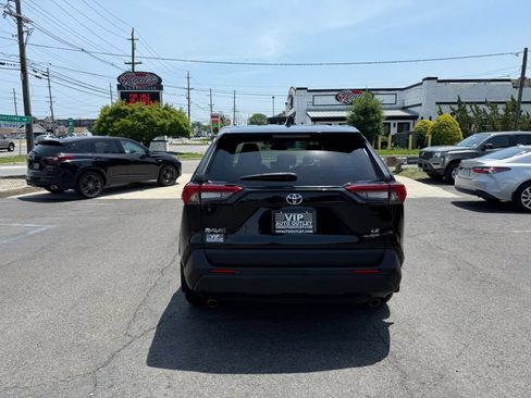 Used 2023 Toyota RAV4 LE AWD/4WD image 6