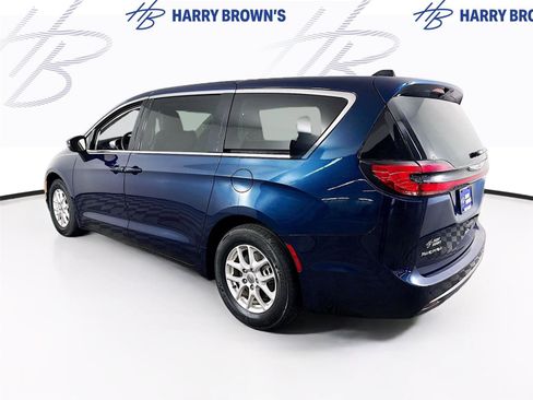 Used 2023 Chrysler Pacifica Touring-L FWD image 29
