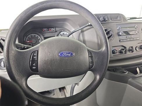 Used 2010 Ford E-350 and Econoline 350 XLT image 11