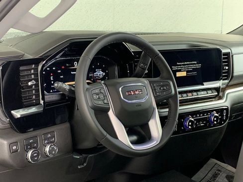 New 2026 GMC Sierra 1500 SLE image 6