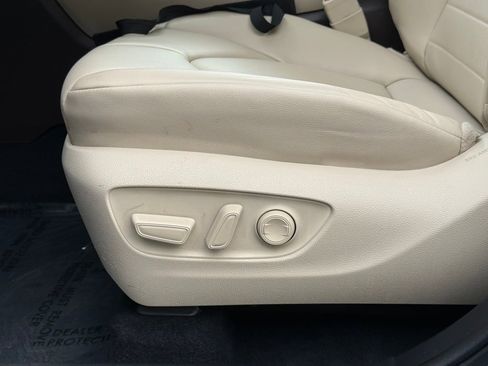 Used 2022 Toyota Highlander XLE image 23