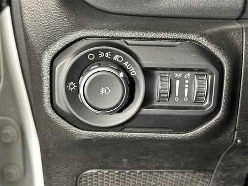 Used 2019 Jeep Wrangler Unlimited Sahara w/ Quick Order Package 24M Moab image 32