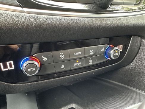 Used 2019 Buick Enclave Essence FWD image 24