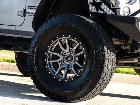 Used 2017 Jeep Wrangler Unlimited Sport w/ Quick Order Package 24S AWD/4WD image 10