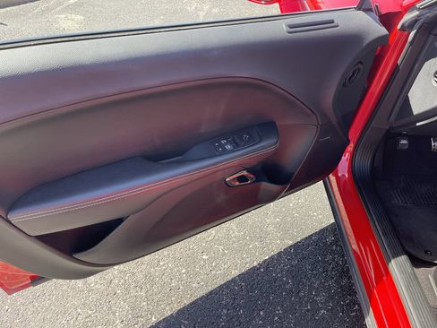 Used 2016 Dodge Challenger SRT Hellcat RWD image 22