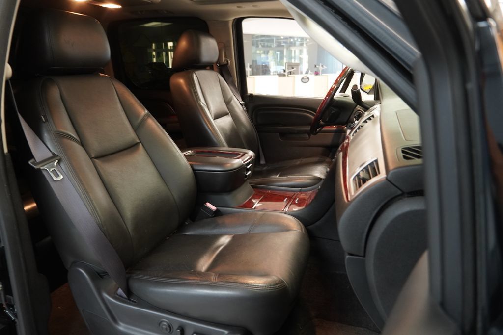 Used 2013 Cadillac Escalade ESV Premium AWD/4WD image 38