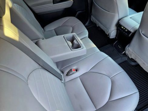 Used 2020 Toyota Highlander XLE image 34