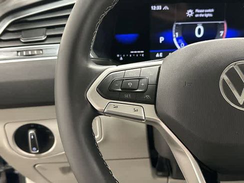 Certified 2022 Volkswagen Tiguan SE w/ Panoramic Sunroof Package image 9