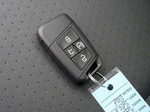 Used 2019 Volkswagen Tiguan SEL R-Line image 37