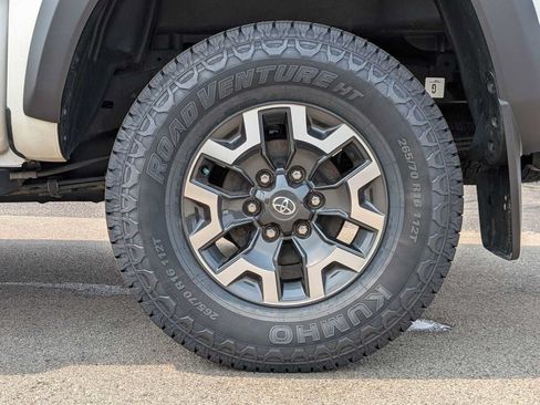 Used 2023 Toyota Tacoma TRD Off-Road w/ TRD Premium Off Road Package AWD/4WD image 13