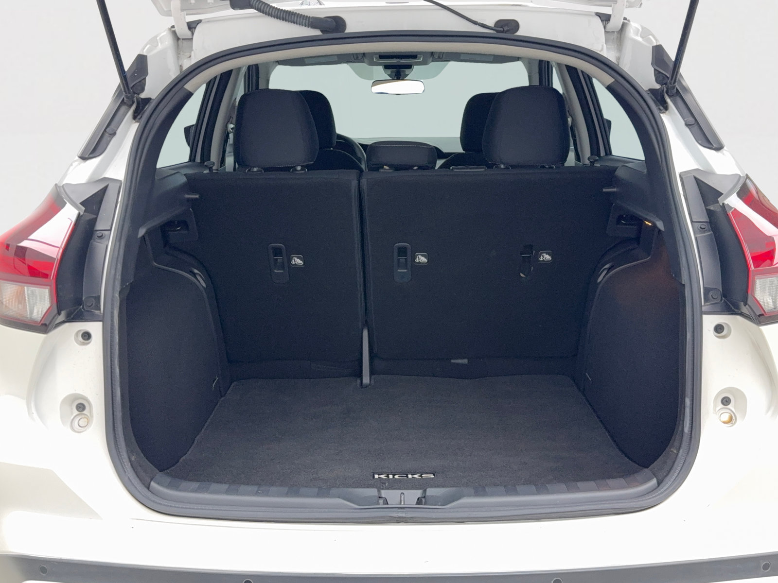 Used 2021 Nissan Kicks SV FWD image 47
