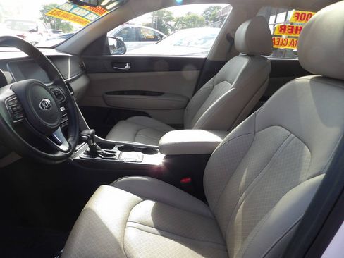 Used 2018 Kia Optima EX w/ Premium Package FWD image 9